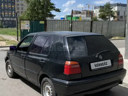 Volkswagen Golf 1995 года за 780 000 тг. в Астана – фото 3