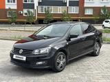 Volkswagen Polo 2016 годаүшін5 950 000 тг. в Актобе