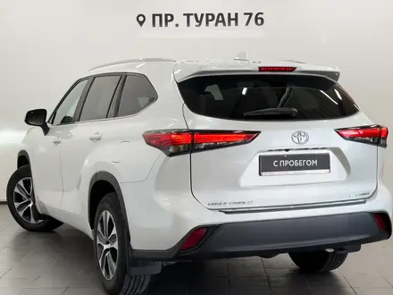 Toyota Highlander 2023 года за 30 990 000 тг. в Астана – фото 2