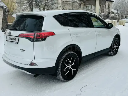 Toyota RAV4 2018 года за 12 700 000 тг. в Караганда – фото 5