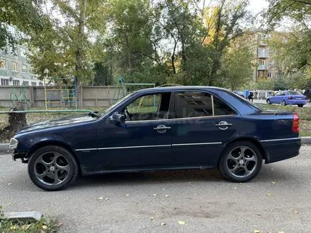 Mercedes-Benz C 200 1995 года за 1 300 000 тг. в Усть-Каменогорск – фото 2