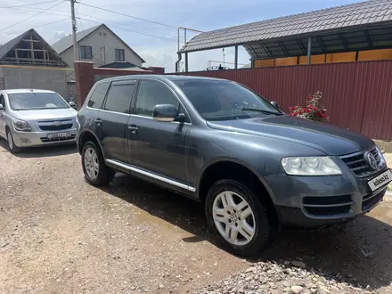 Volkswagen Touareg 2005 года за 3 600 000 тг. в Алматы – фото 8
