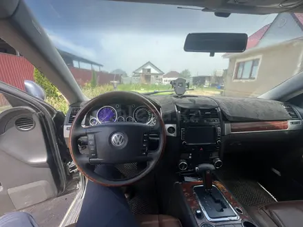 Volkswagen Touareg 2005 года за 3 600 000 тг. в Алматы – фото 10
