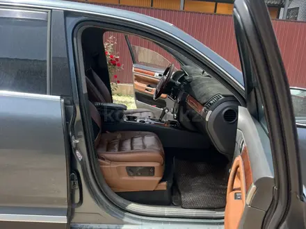 Volkswagen Touareg 2005 года за 3 600 000 тг. в Алматы – фото 12
