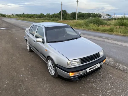 Volkswagen Vento 1993 года за 2 200 000 тг. в Караганда – фото 3