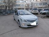 Hyundai Solaris 2015 года за 3 500 000 тг. в Актобе – фото 2