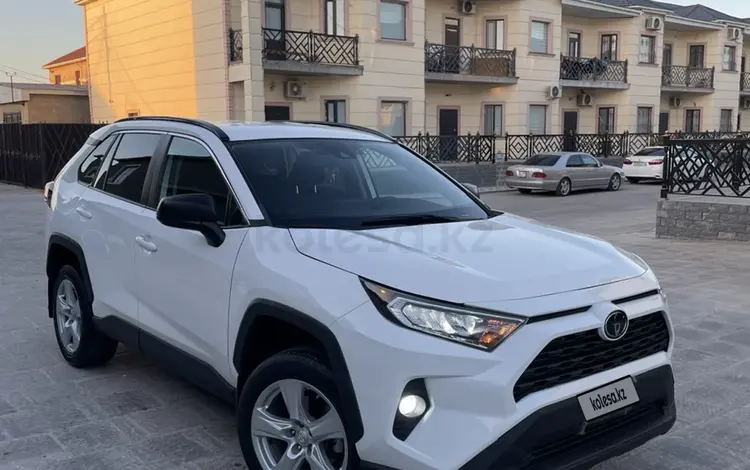 Toyota RAV4 2019 года за 11 000 000 тг. в Жанаозен