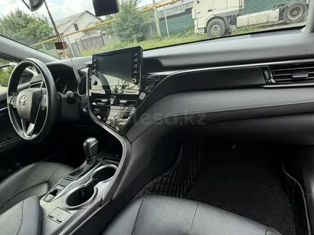 Toyota Camry 2023 года за 14 250 000 тг. в Алматы – фото 7