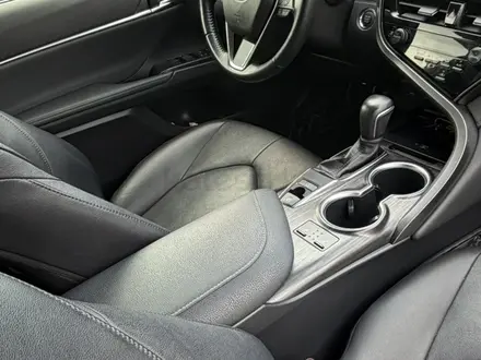 Toyota Camry 2023 года за 14 250 000 тг. в Алматы – фото 8
