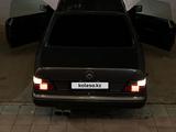 Mercedes-Benz E 230 1992 годаүшін1 880 000 тг. в Усть-Каменогорск – фото 4