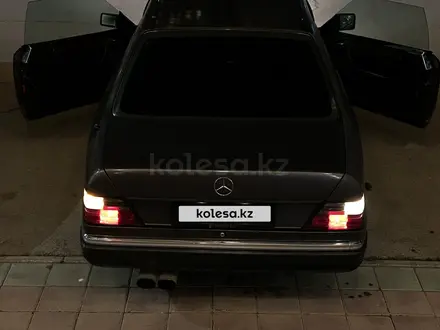 Mercedes-Benz E 230 1992 года за 1 800 000 тг. в Усть-Каменогорск – фото 4