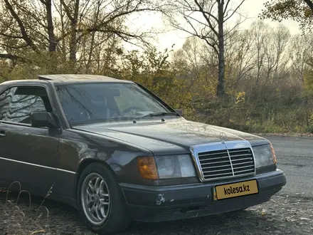 Mercedes-Benz E 230 1992 года за 1 800 000 тг. в Усть-Каменогорск – фото 2