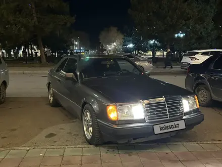 Mercedes-Benz E 230 1992 года за 1 800 000 тг. в Усть-Каменогорск – фото 7