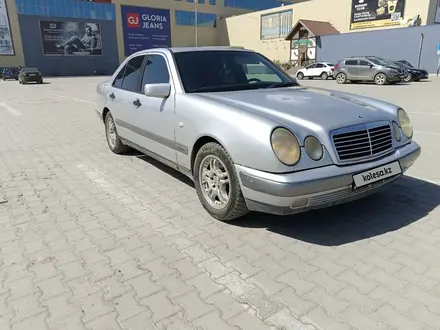 Mercedes-Benz E 230 1995 года за 2 400 000 тг. в Актобе – фото 3