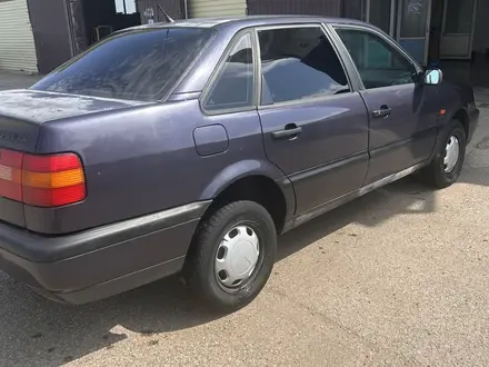 Volkswagen Passat 1995 года за 1 400 000 тг. в Актобе – фото 2