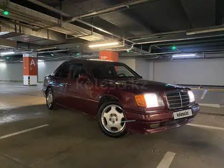 Mercedes-Benz E 220 1995 года за 1 650 000 тг. в Алматы – фото 2