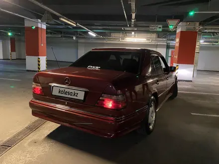 Mercedes-Benz E 220 1995 года за 1 650 000 тг. в Алматы – фото 3