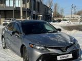 Toyota Camry 2019 года за 10 900 000 тг. в Павлодар – фото 2