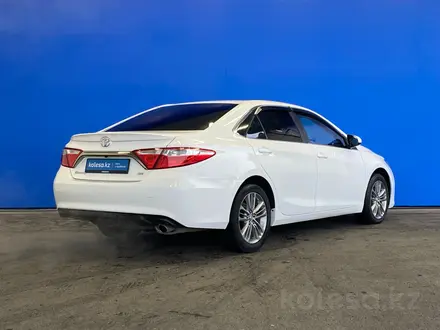 Toyota Camry 2015 года за 10 360 000 тг. в Шымкент – фото 3