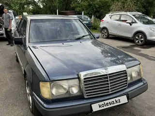 Mercedes-Benz E 230