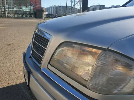 Mercedes-Benz C 200 1994 года за 3 500 000 тг. в Астана – фото 2