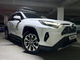 Toyota RAV4 2023 года за 22 900 000 тг. в Алматы