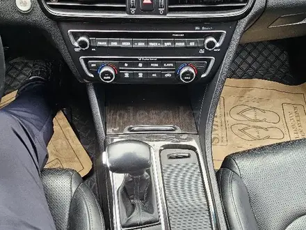 Kia K5 2015 года за 8 600 000 тг. в Алматы – фото 19