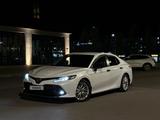 Toyota Camry 2018 года за 11 490 000 тг. в Астана