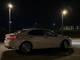 Toyota Camry 2018 года за 11 490 000 тг. в Астана – фото 5