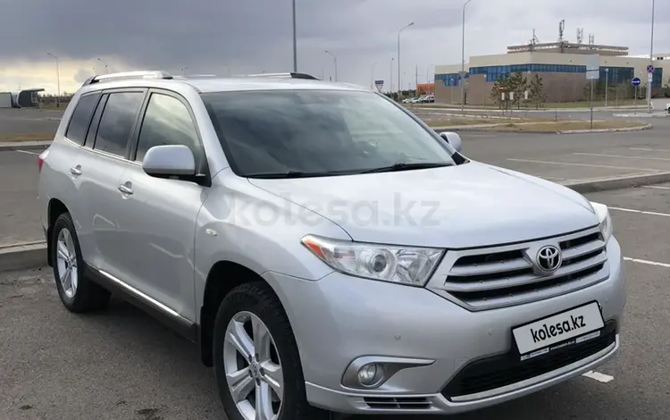 Toyota Highlander 2013 годаfor13 000 000 тг. в Алматы