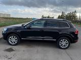 Volkswagen Touareg 2011 года за 11 200 000 тг. в Астана – фото 2