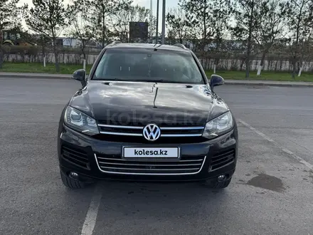 Volkswagen Touareg 2011 года за 11 200 000 тг. в Астана