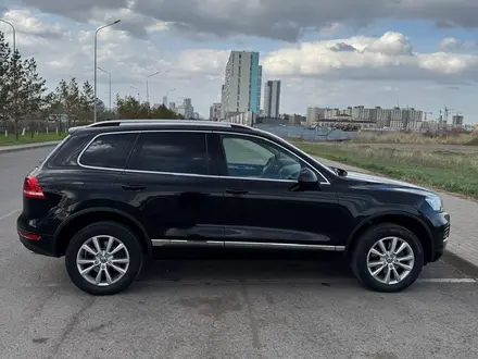 Volkswagen Touareg 2011 года за 11 200 000 тг. в Астана – фото 8