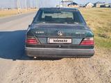 Mercedes-Benz E 200 1990 года за 400 000 тг. в Тараз – фото 3