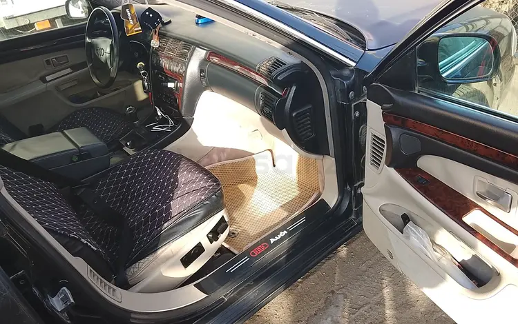 Audi A8 1995 года за 1 700 000 тг. в Атырау