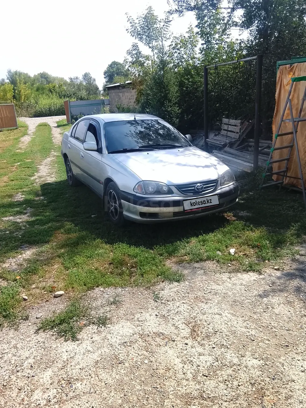 Toyota Avensis, 2001