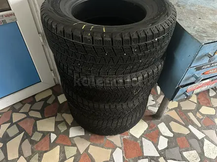 Шины зимние BRIDGESTONE BLIZZAK за 45 000 тг. в Караганда