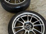 Колёса в сборе 225/45 R18 с дисками за 130 000 тг. в Костанай – фото 2
