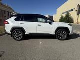 Toyota RAV4 2021 года за 18 000 000 тг. в Атырау – фото 4