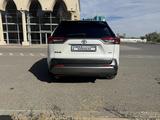Toyota RAV4 2021 года за 18 000 000 тг. в Атырау – фото 5