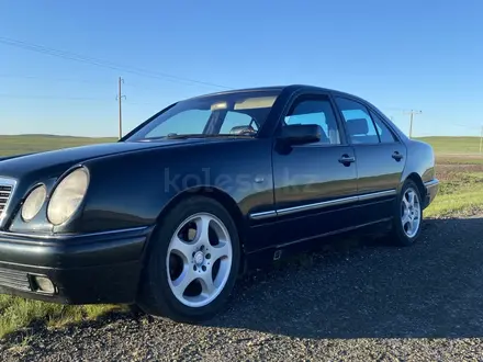 Mercedes-Benz E 320 1997 года за 3 990 000 тг. в Караганда