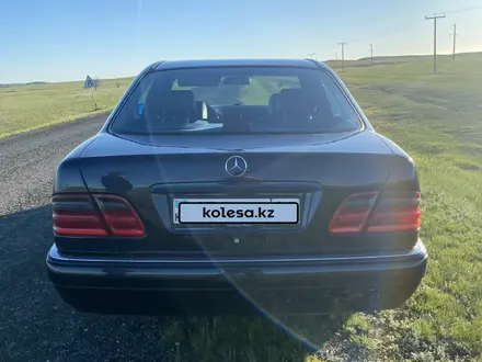 Mercedes-Benz E 320 1997 года за 3 990 000 тг. в Караганда – фото 5