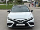 Toyota Camry 2022 года за 14 000 000 тг. в Алматы – фото 2