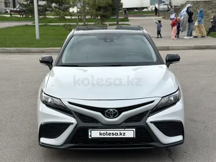 Toyota Camry 2022 года за 12 000 000 тг. в Алматы – фото 2
