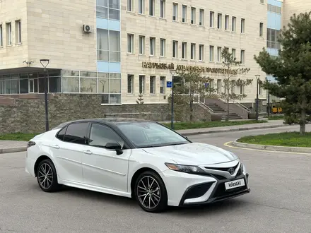 Toyota Camry 2022 года за 12 000 000 тг. в Алматы – фото 3