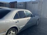 Mercedes-Benz E 320 1998 года за 2 500 000 тг. в Тараз – фото 4