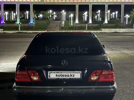 Mercedes-Benz E 280 1998 года за 3 300 000 тг. в Жанатас – фото 3