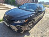 Toyota Camry 2018 года за 11 950 000 тг. в Шымкент