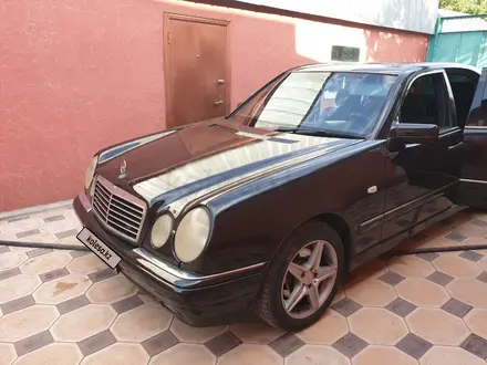 Mercedes-Benz E 230 1996 года за 2 800 000 тг. в Алматы – фото 2