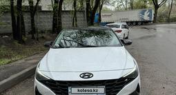 Hyundai Elantra 2021 года за 11 900 000 тг. в Алматы – фото 2